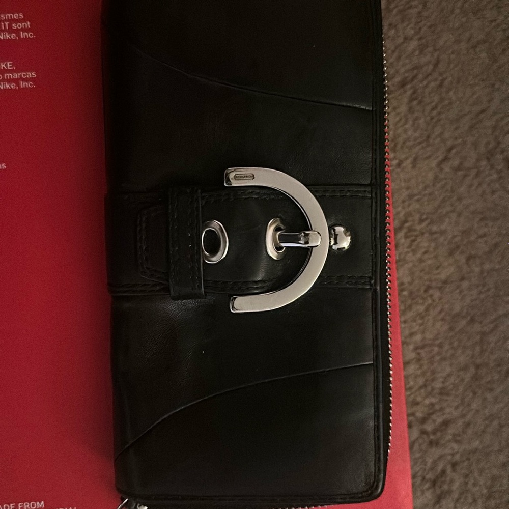 Vintage Coach Black Leather Soho Buckle Expandable Wallet.
